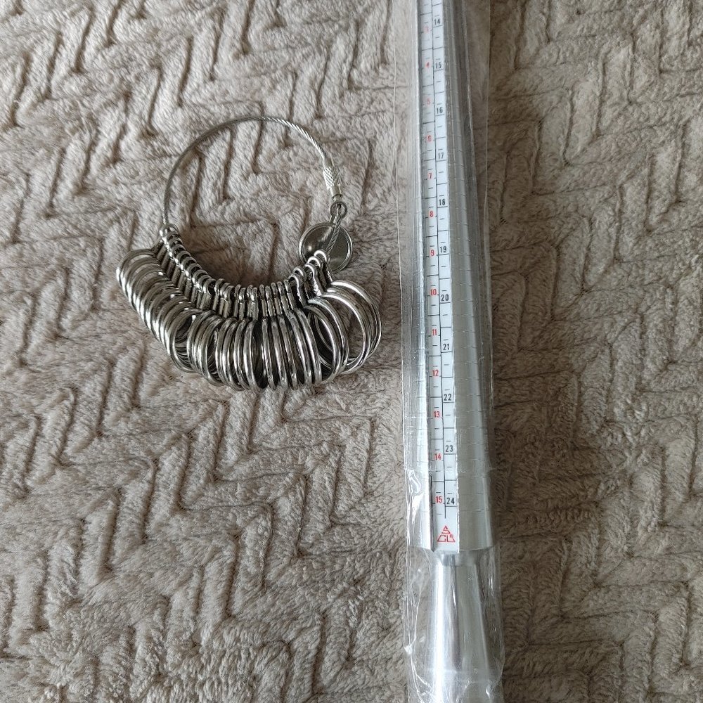 New Ring Sizer Tool with Ring Gauges and Finger sizer